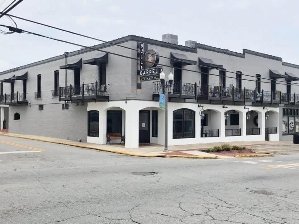 Eagle'S Landing Loft-Downtown Above Bull & Barrel Apartment Statesboro Exterior photo